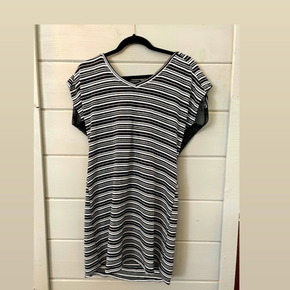 Woman’s summer bathing suit cover up, size XL black, grey and white, beach cover